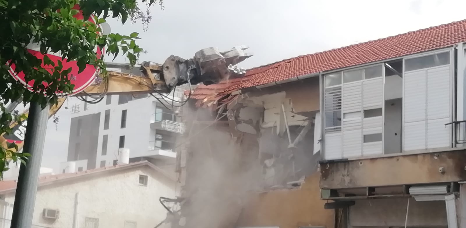 בניין ישן ברמת גן נהרס במסגרת פינוי-בינוי / צילום: טלי בוגדנובסקי