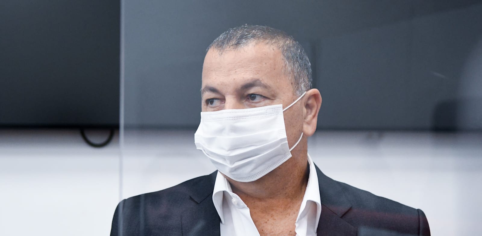 אבי ברגר, מנכ''ל משרד התקשורת לשעבר, מעיד במשפט נתניהו ובני הזוג אלוביץ' / צילום: רפי קוץ אבי ברגר, מנכ''ל משרד התקשורת לשעבר, מעיד במשפט נתניהו ובני הזוג אלוביץ' / צילום: רפי קוץ