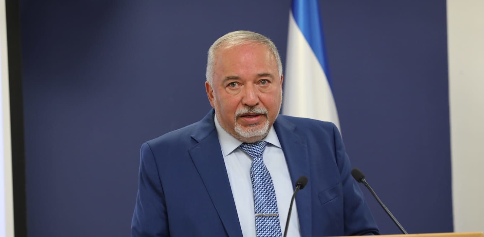 Liberman postpones budget discussions as coalition totters