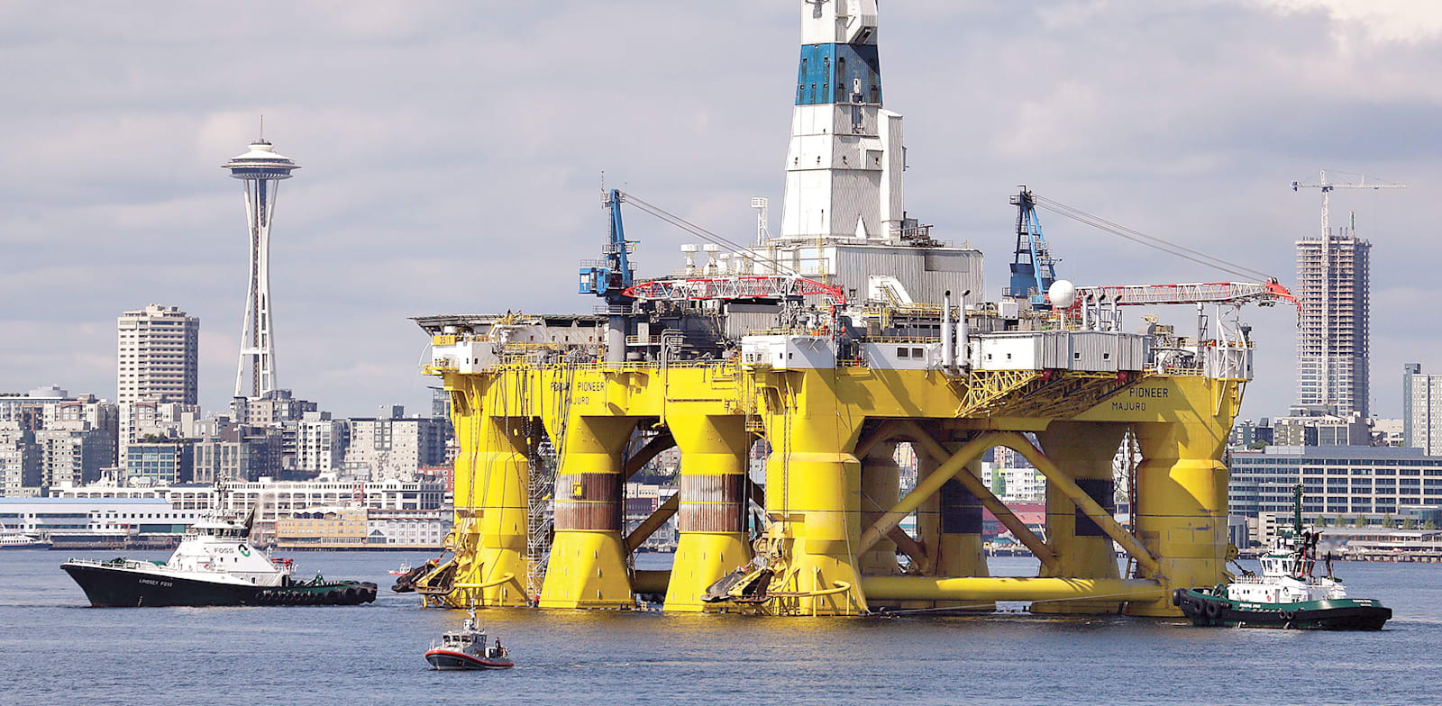 אסדת קידוח של SHELL בנמל בסיאטל, ארה''ב / צילום: Associated Press, Elaine Thompson