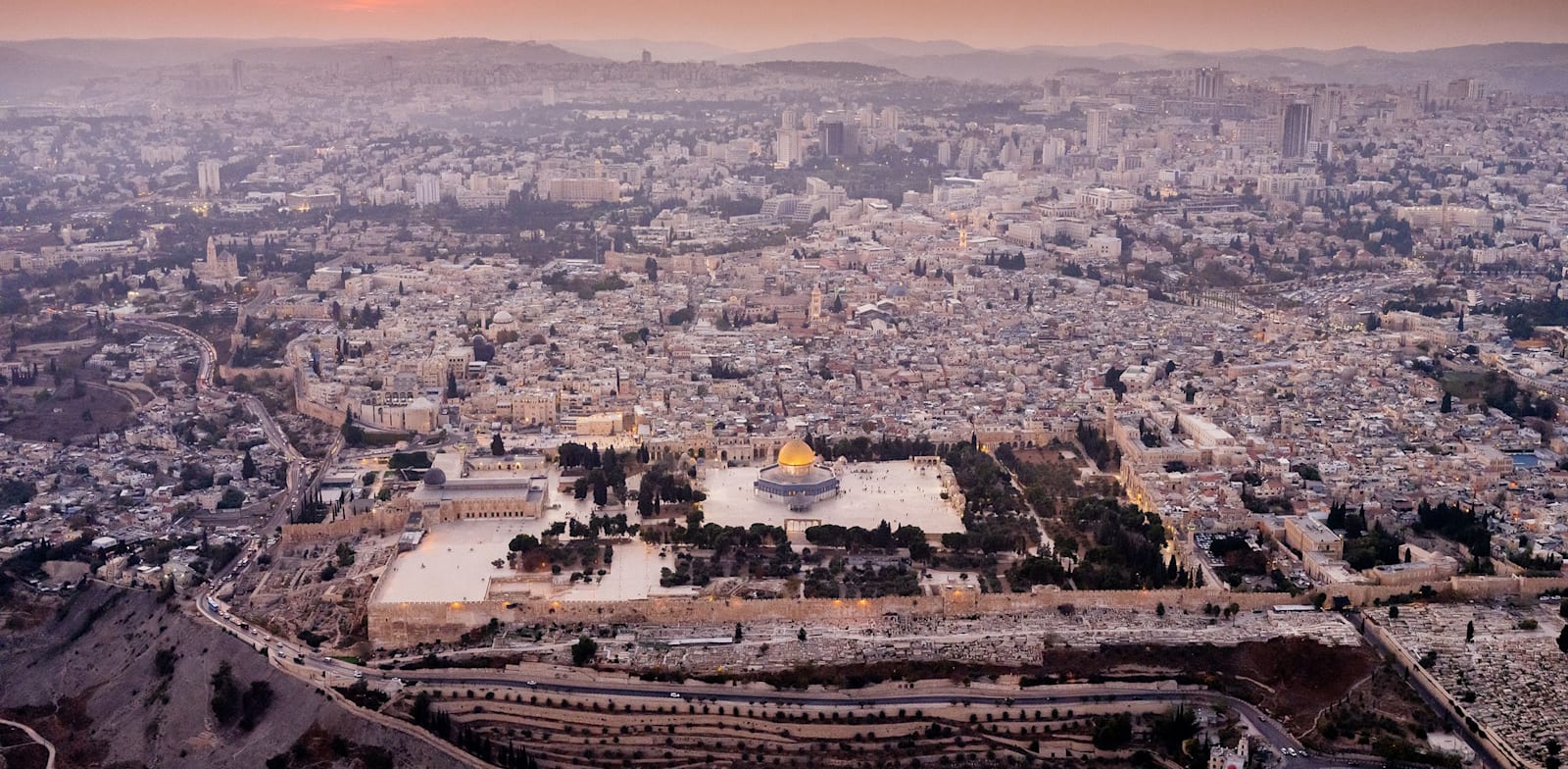 צילום אוויר של ירושלים כפי שצולם על ידי ישראל ברדוגו, נובמבר 2021