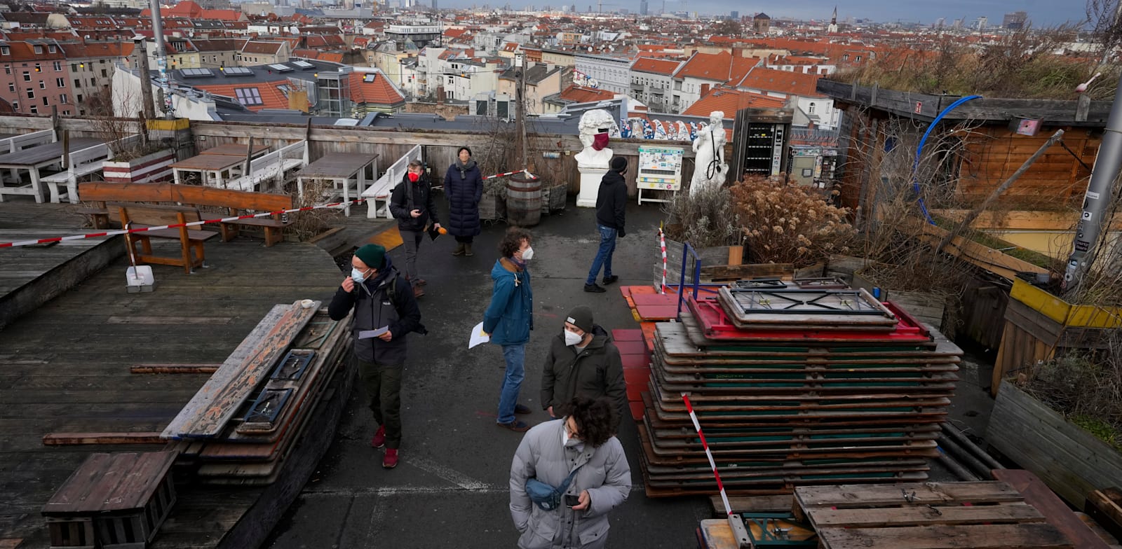 תור לבדיקת קורונה בברלין / צילום: Associated Press, Markus Schreiber