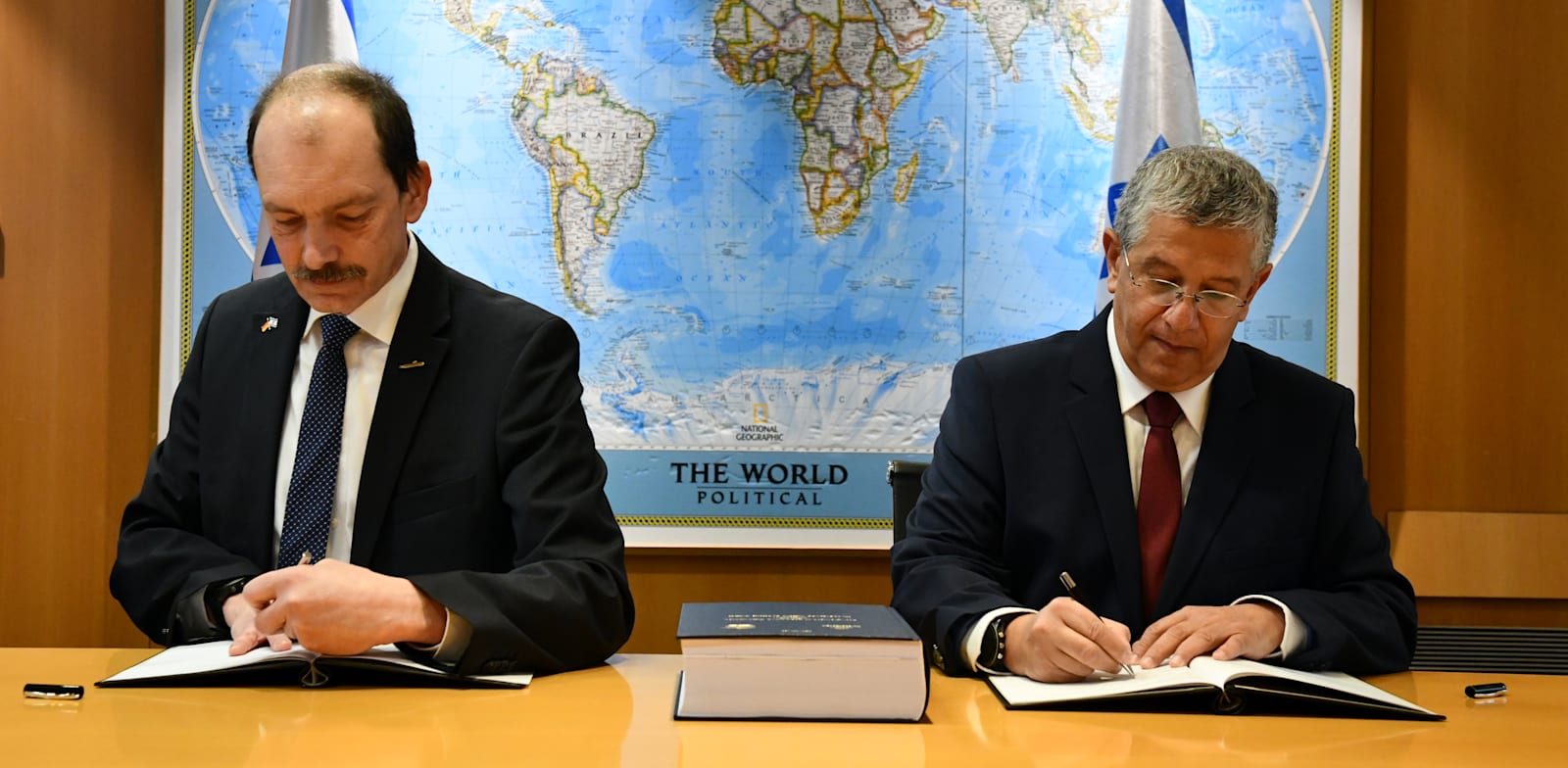 Israel signs for ThyssenKrupp submarines Photo: Ariel Hermoni, Defense Ministry