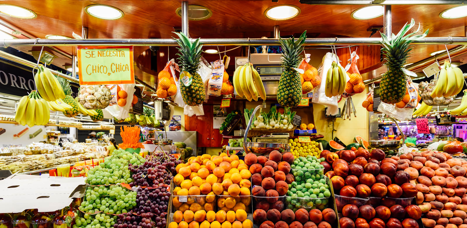שוק הפירות והירקות, הורדת המכסים לבדה אינה מספיקה כדי לפתוח את השוק לתחרות / צילום: Shutterstock