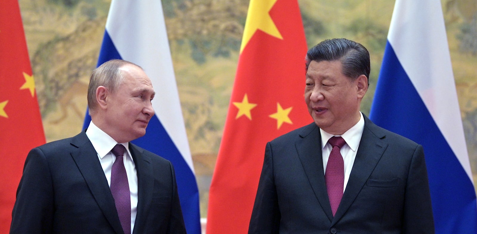 נשיא סין שי ג'ינפינג, ונשיא רוסיה ולדימין פוטין, בבייג'ינג ביום שישי / צילום: Reuters, EyePress News