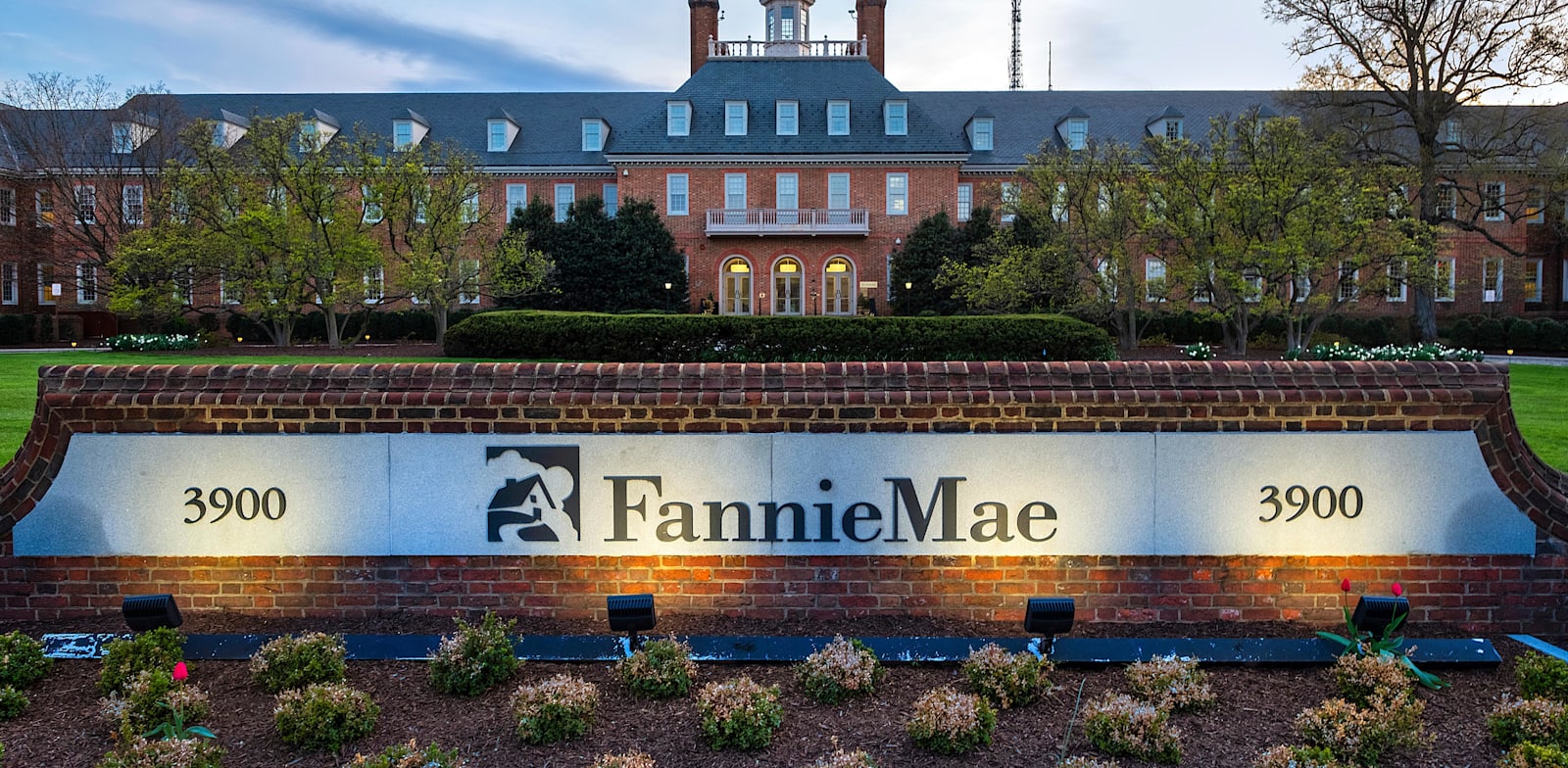 ענקית המשכנתאות “פאני מיי”.  מחירי הנדל”ן טיפסו לשמיים נוכח הזרמה מסיבית של הבנק המרכזי וממשלת ארה''ב בצירוף שערי ריבית מעוותים / צילום: Associated Press