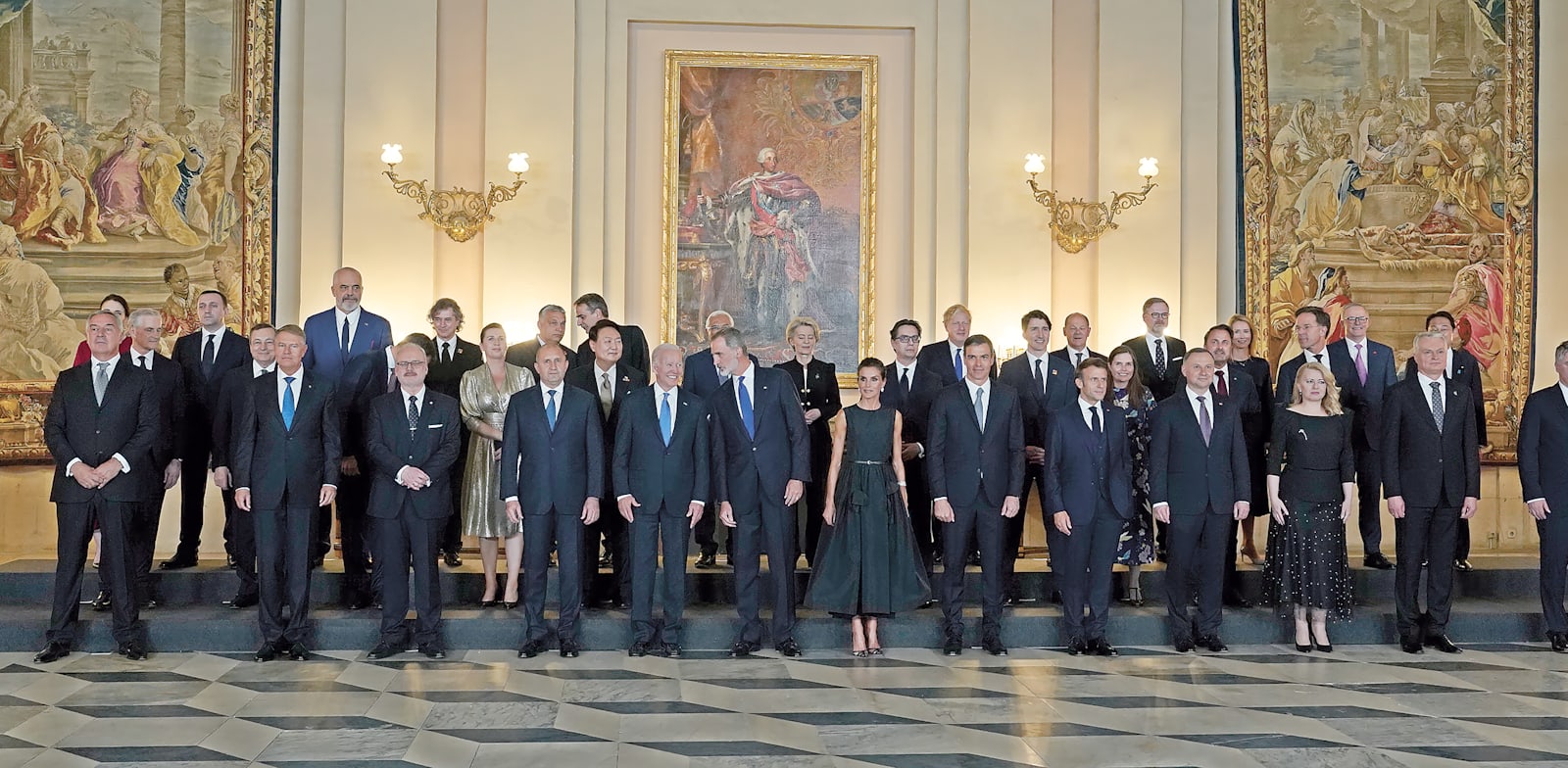 מלך ומלכת ספרד, פליפה ולטיסיה (במרכז) עם מנהיגי נאט''ו בארמון המלוכה במדריד, שלישי / צילום: Associated Press, Andrea Comas