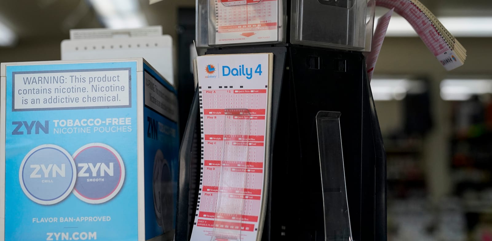 מכירת כרטיסי לוטו בקליפורניה, בשבוע שעבר / צילום: Associated Press, Godofredo A. Vásquez