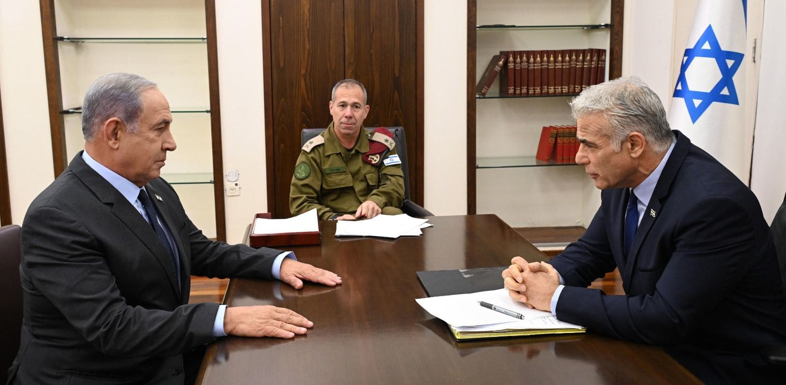 Yair Lapid and Benjamin Netanyahu credit Haim Zach GPO