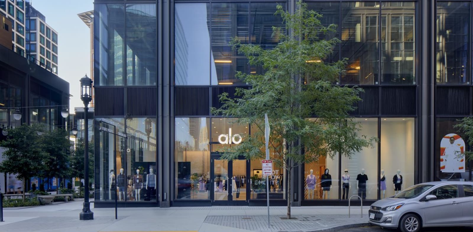 Alo Yoga to open first Israeli store this week - Globes