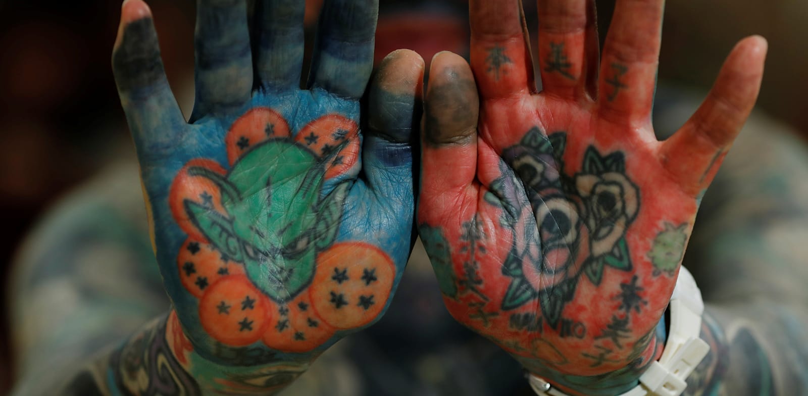 גבר מקועקע בסגנון אירזומי (אמנות קעקועים יפנית) / צילום: Reuters, Kim Kyung-Hoon