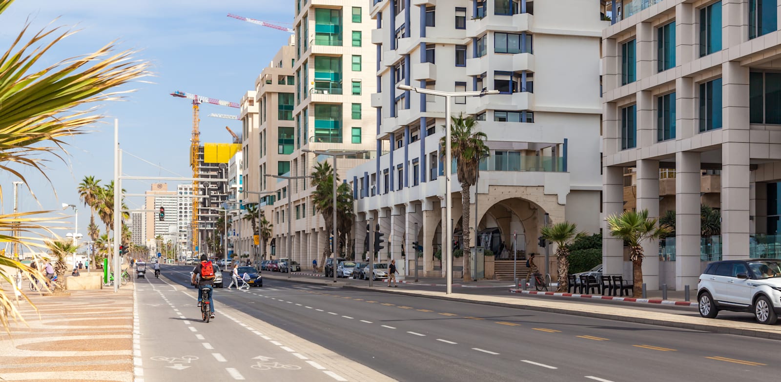 שביל אופניים בטיילת תל אביב / צילום: Shutterstock