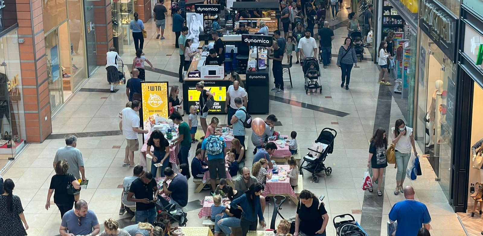 Crédito del centro comercial de siete estrellas de Herzliya: PR