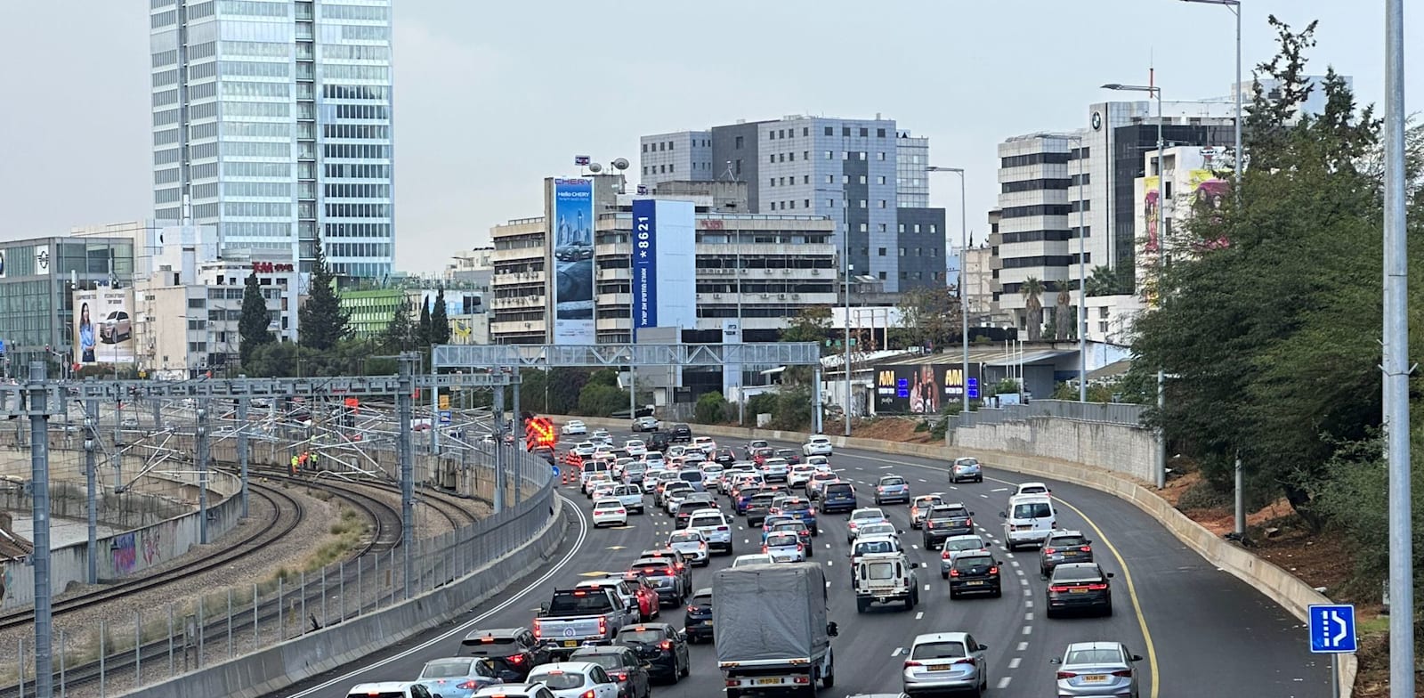 מבט מלמעלה על הפקקים באיילון / צילום: בר לביא