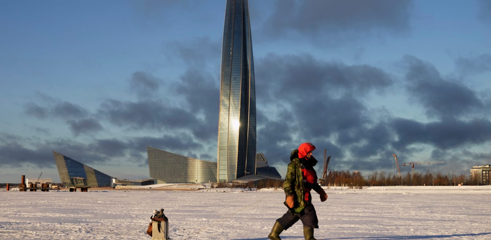 מטה גזפרום בסנט פטרסבורג. מוצאים יעדי יצוא גז טבעי חדשים / צילום: Associated Press, Dmitri Lovetsky