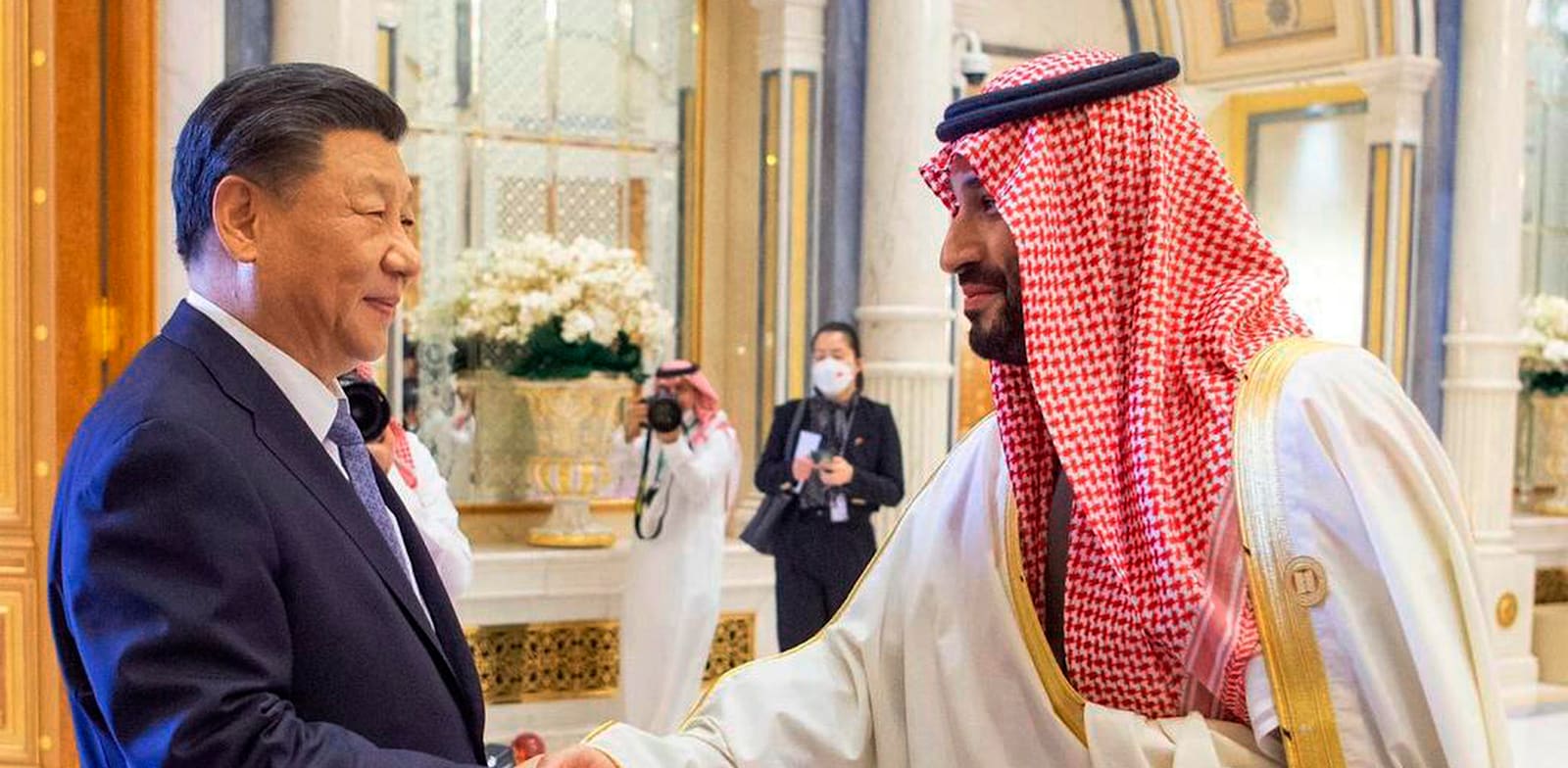 בן סלמאן ושי ג׳ינפינג בריאד, החודש. תיארו זאת כהתחלה של עידן חדש ביחסים / צילום: Associated Press