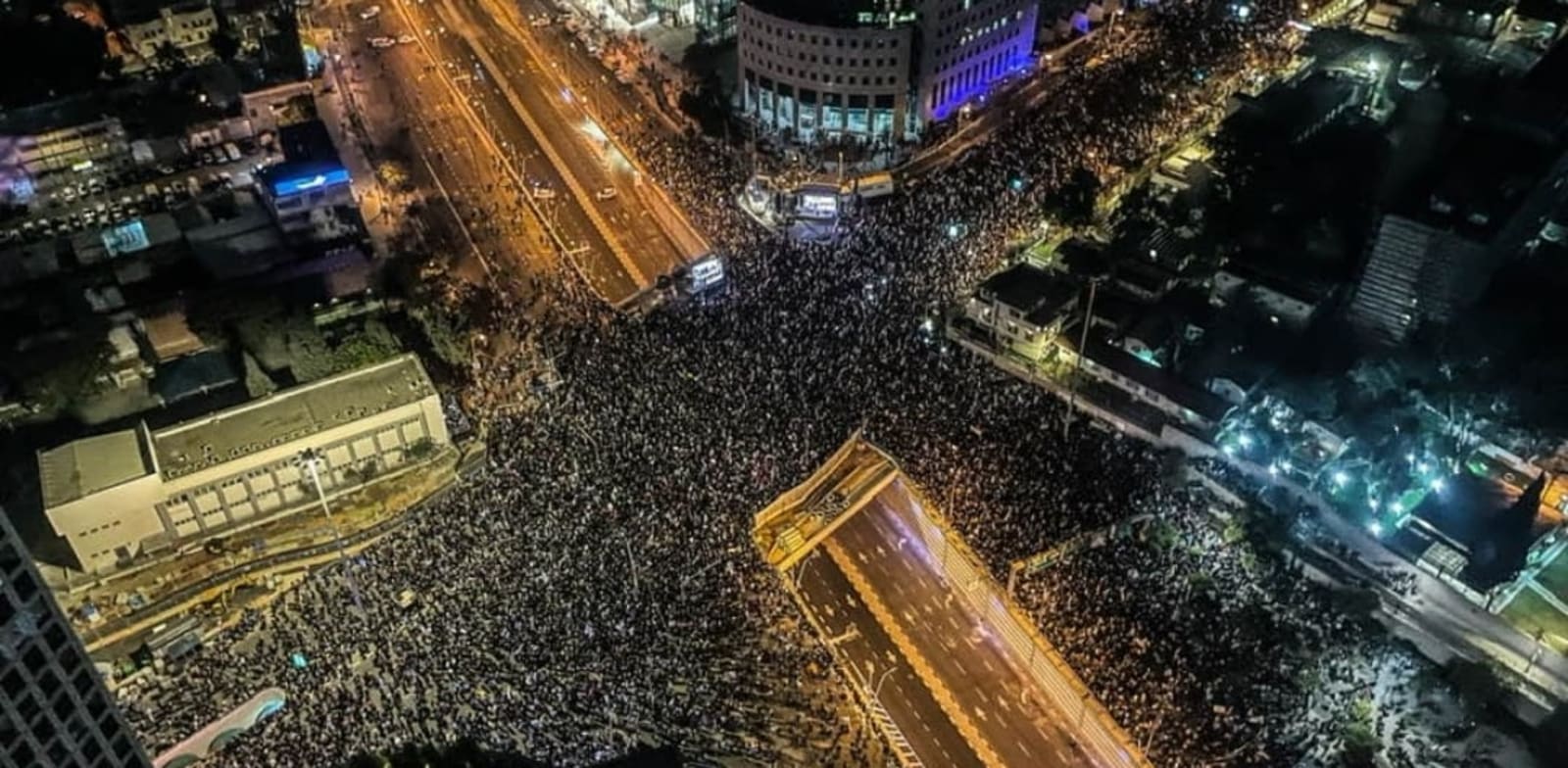 Anti-government demonstration in Tel Aviv January 21, 2022  credit: Amir Goldstein