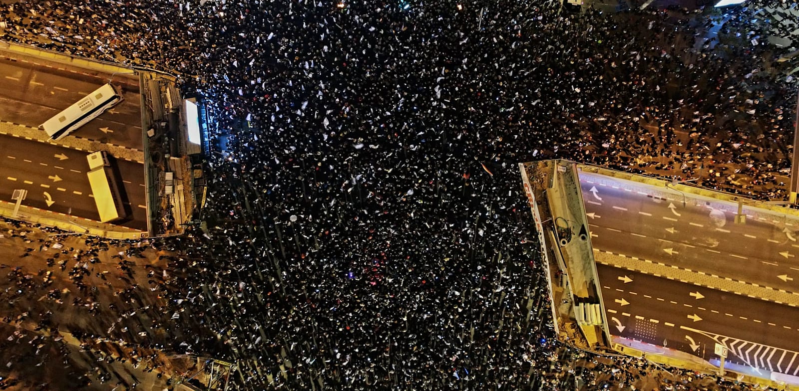 עשרות אלפים מפגינים בתל אביב נגד הרפורמה המשפטית / צילום: אמיר גולדשטיין