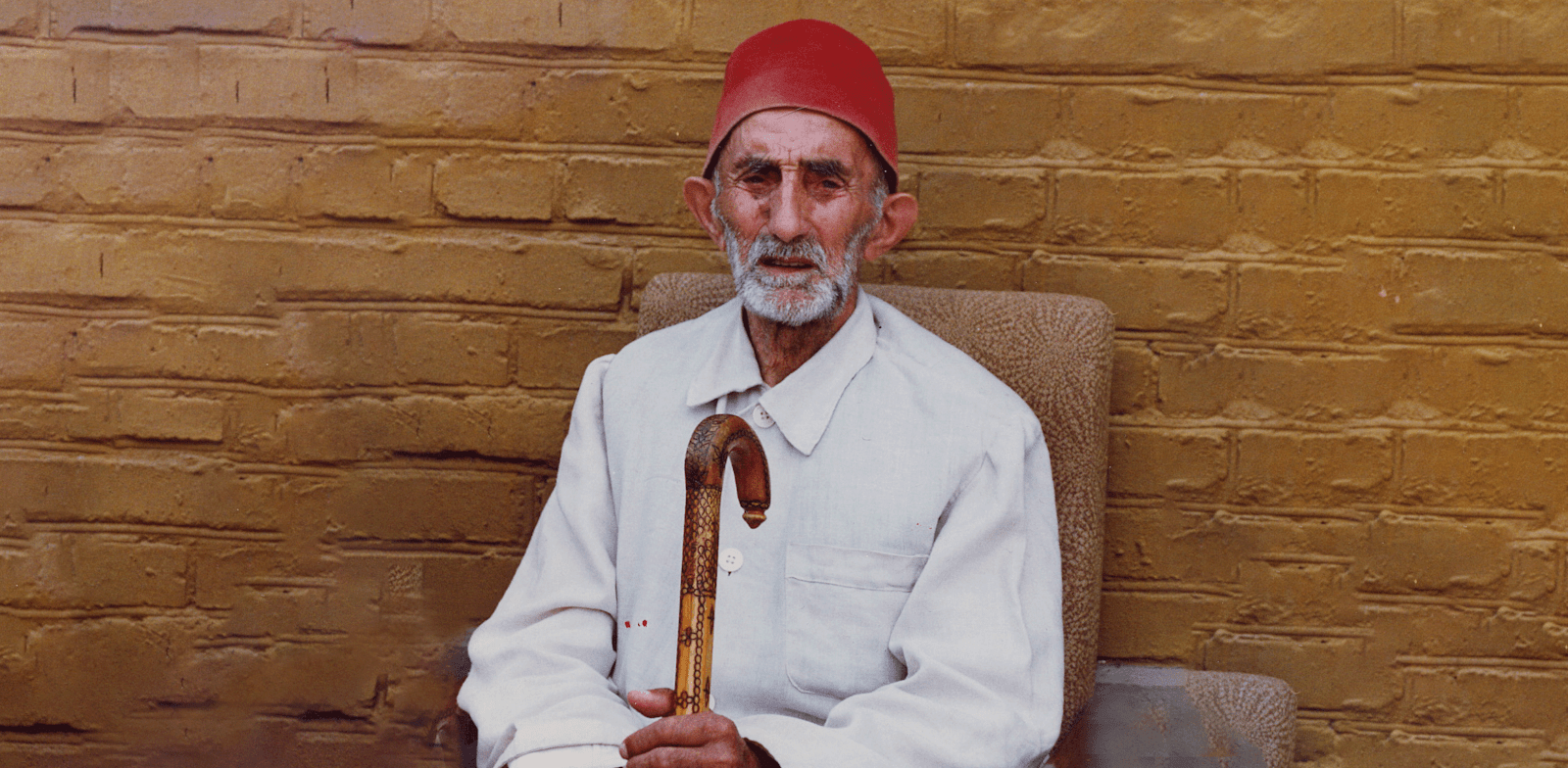 אחמד מודארוב. היה בן 102, או 106, כשצולם ב–1994 / צילום: יואב קרני