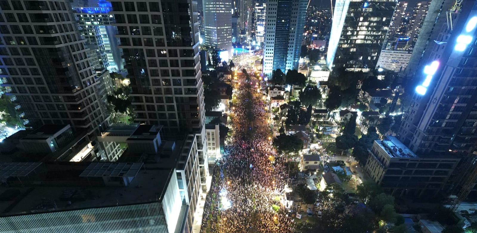 רחוב קפלן בתל אביב הערב / צילום: אמיר גולדשטיין