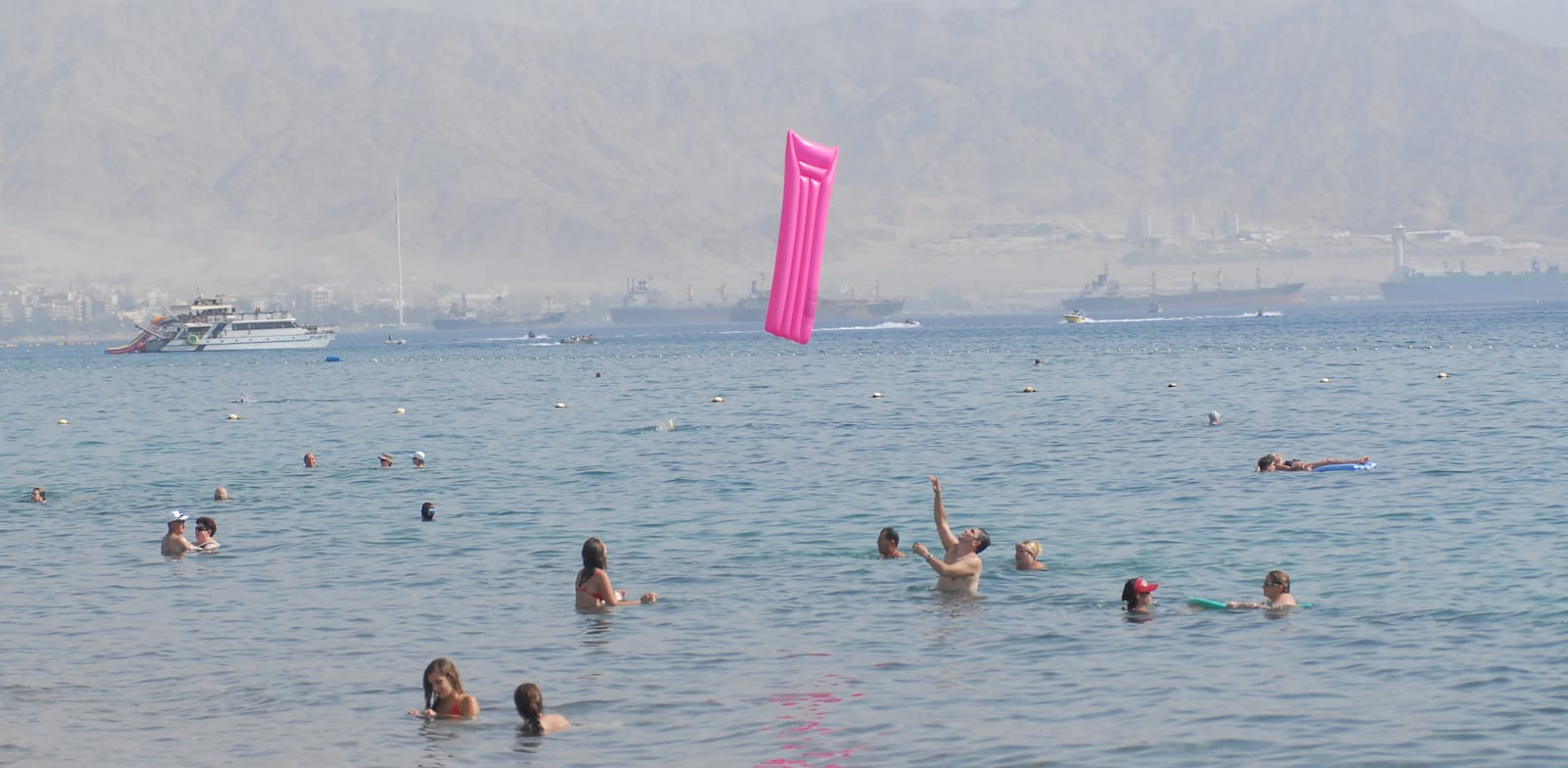 חוף רחצה באילת / צילום: איל יצהר