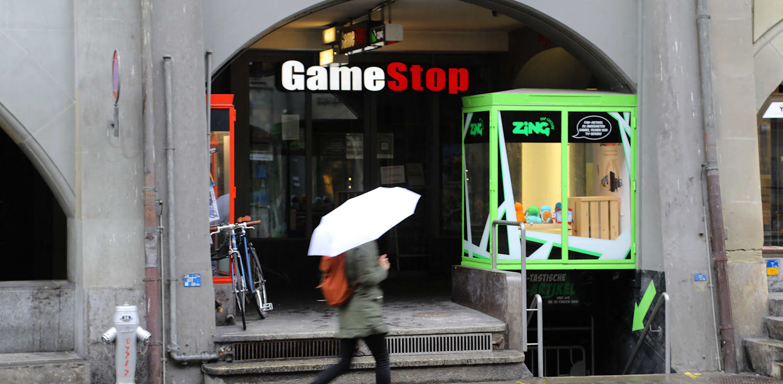 חנות של רשת גיימסטופ / צילום: Reuters, Glories Francois/ABACA