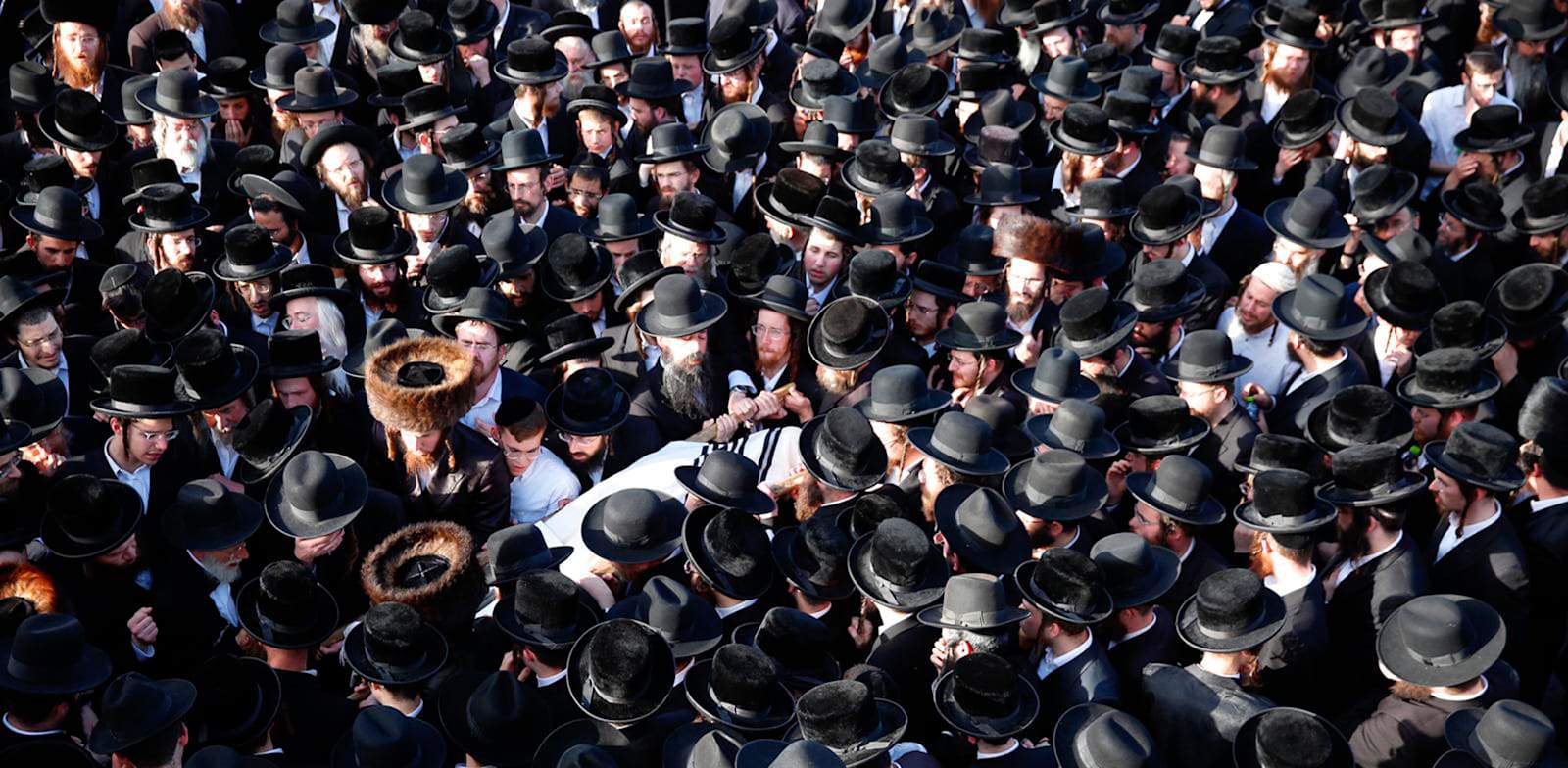 אלפים משתתפים בלוויה של הרוג באסון הר מירון / צילום: Associated Press, Ariel Schalit