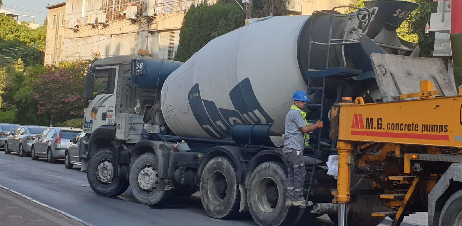 משאית בטון של חברת שפיר / צילום: גיא ליברמן