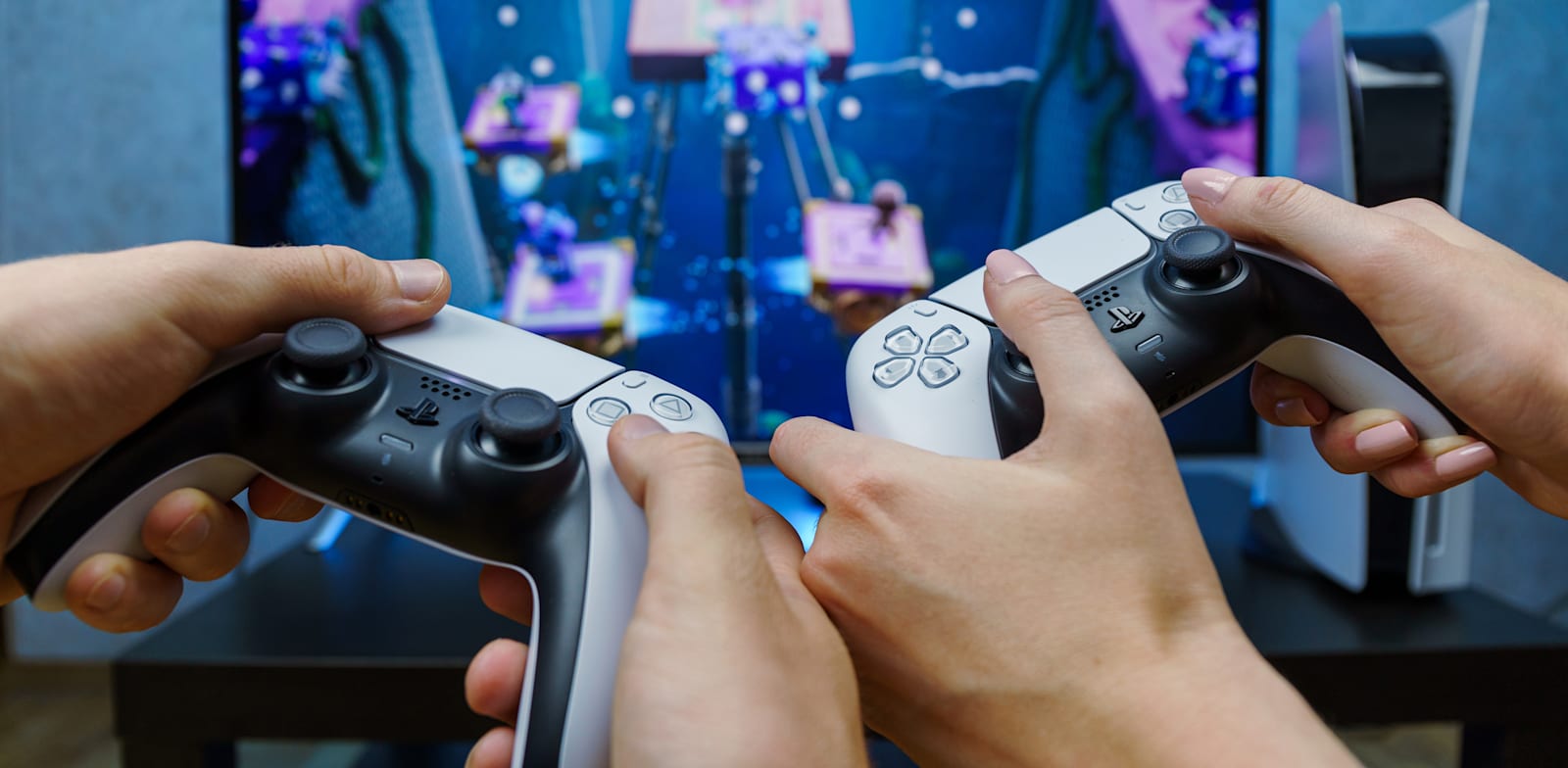 סוני פלייסטיישן 5. חוויה טובה יותר מהדור הקודם / צילום: Shutterstock, Rokas Tenys