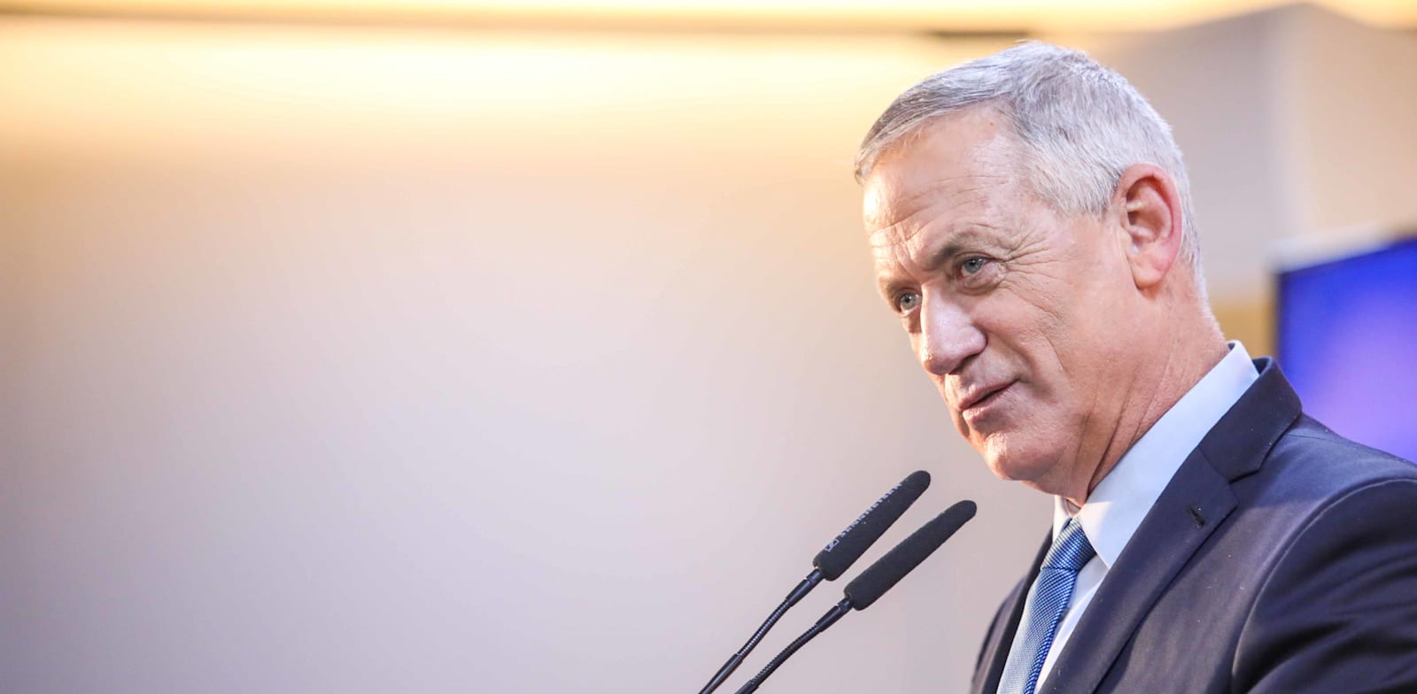 בהתנגדותו להורדת גיל הפטור גנץ פוגע בעתיד הכלכלה הישראלית - Vimarsana News