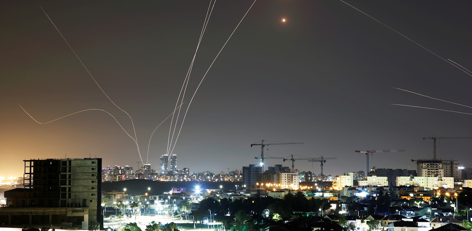 Missiles over central Israel Photo: Amir Cohen Reuters