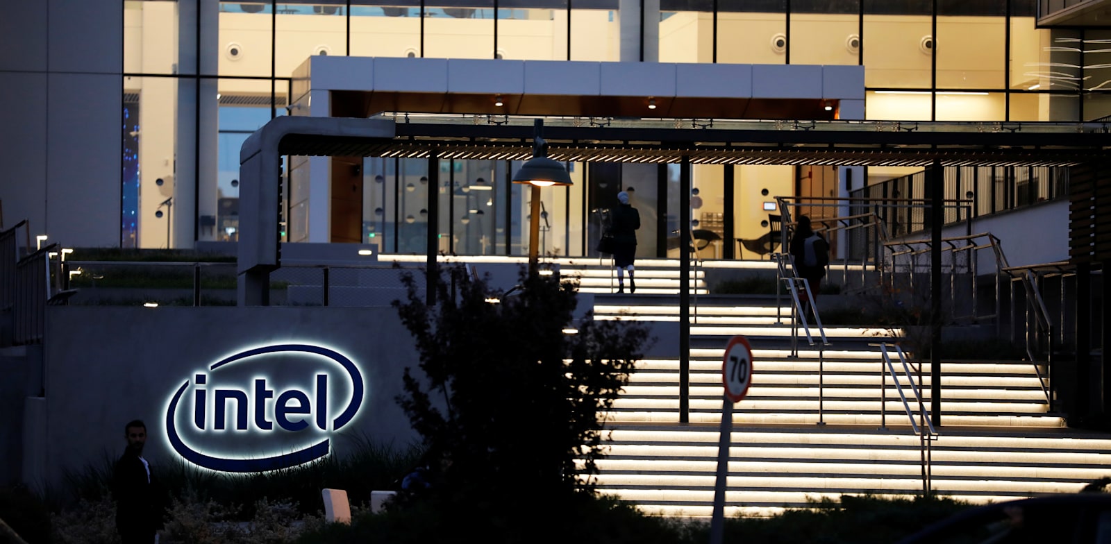 Intel Petah Tikva office Photo: Reuters, Amir Cohen