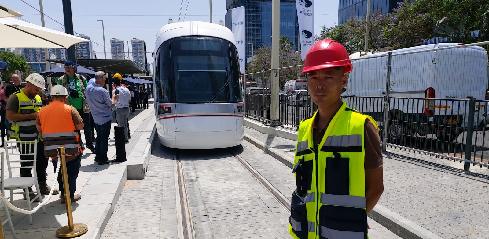 Tel Aviv light rail train Photo: Eyal Izhar