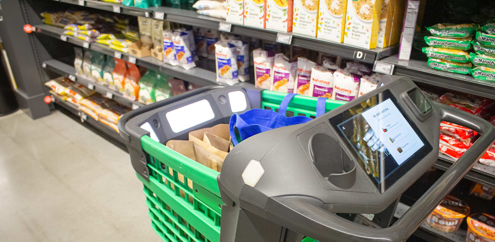 עגלת הקניות החכמה בסופרמרקט פרש של אמזון / צילום: Shutterstock