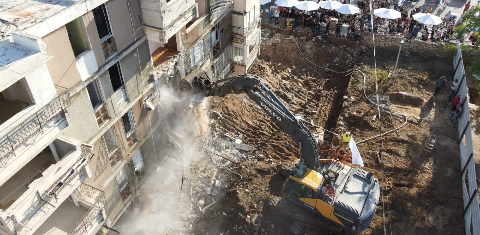 הריסה במסגרת פרויקט רובע איילון של מצלאוי ונצבא בבת ים / צילום: ערן גמליאל