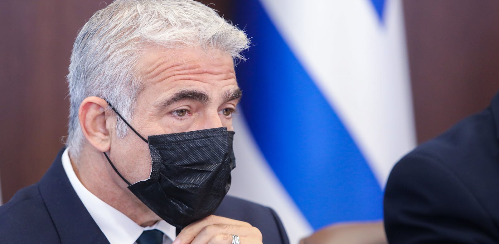 בעקבות בדיקה חיובית של יועצת: שר החוץ לפיד בבידוד - גלובס