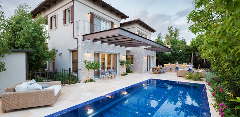 Decor star קרניזים; Marvin חלונות מעוצבים לבית; טקסטיל ווילונות Miriam Orgon; רהיטי אריק בן שמחון / צילום: שי אדם