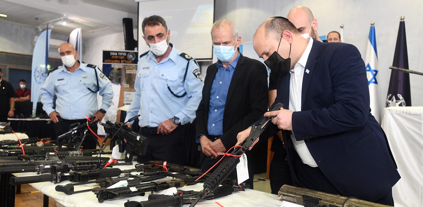 Guns seized by the police Photo: GPO Haim Zach