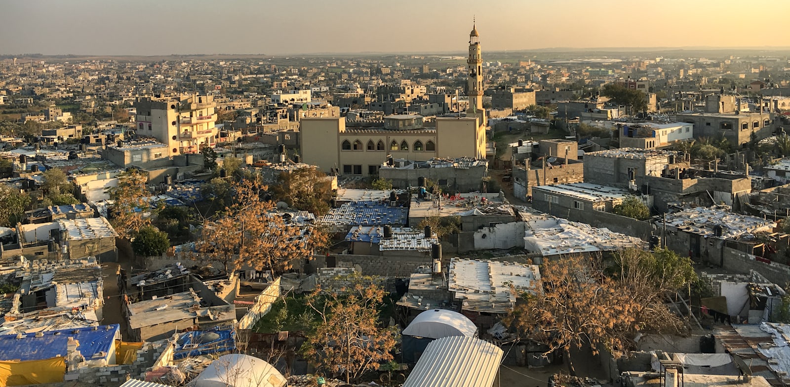 השניים נפגשו עם מפעיליהם בחמאס בזמן שהותם ברצועת עזה לטובת קבלת המשימות ובהמשך קיימו עם מפעיליהם קשר חשאי-מבצעי מתמשך / צילום: Shutterstock, Val_Yankin