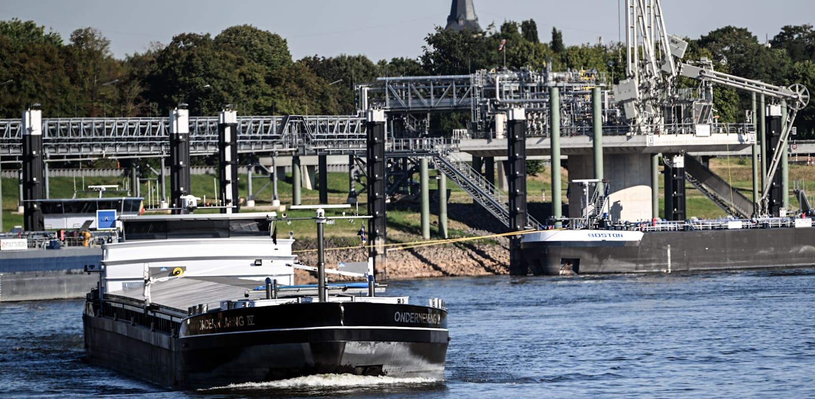 Barges stranded, the Rhine at low tide: West Germany’s trade artery dries up