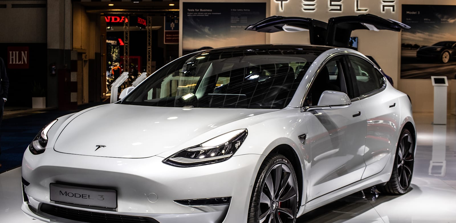 Tesla expanding in Israel with new showroom