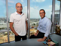 מימין: אייל פישר ואבי נאור / צילום: איל יצהר