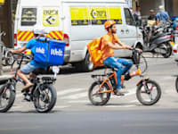 שליחי מזון בתל אביב / צילום: שלומי יוסף