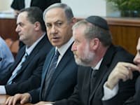 בנימין נתניהו ואביחי מנדלבליט / צילום: אוהד צויגנברג ידיעות אחרונות