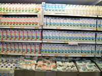 מעדנים + מקרר חלב + קניות + מבצעים לחגים - שופרסל דיל / צילום: תמר מצפי