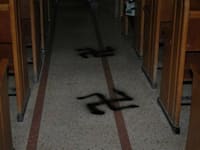 צלבי קרס בגוש דן-רפרדוקציה / צילום: אבי מועלם