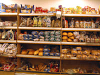 לחמים בסופרמרקט / צילום: תמר מצפי