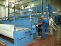 פועלים עובדים בטקסטיל / צילום: תמר מצפי