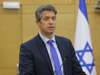 השר יועז הנדל / צילום: אלכס קולומויסקי-ידיעות אחרונות