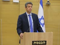 שר התקשורת יועז הנדל / צילום: אלכס קולומויסקי-ידיעות אחרונות